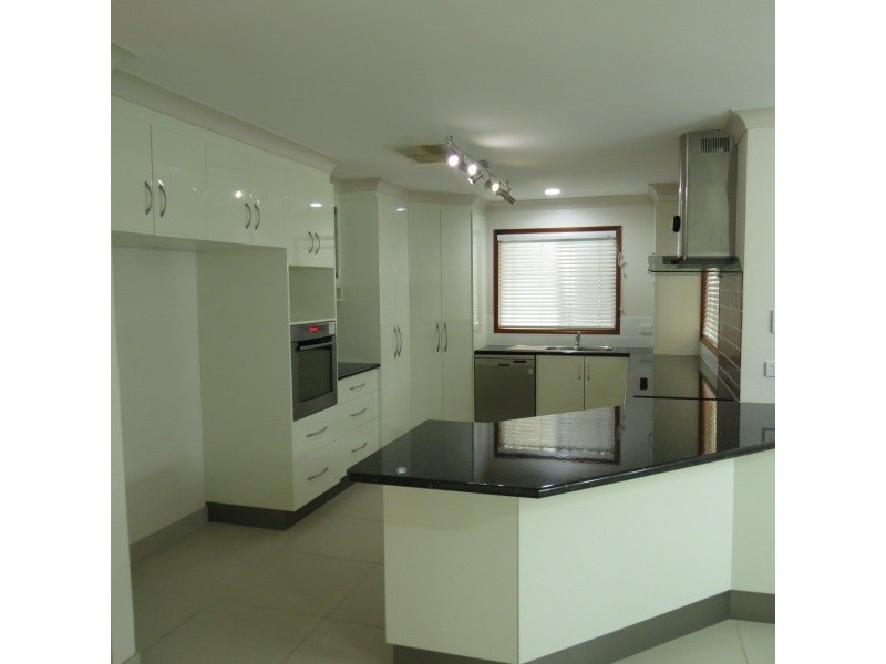 10 Kidd Street, Emerald QLD 4720