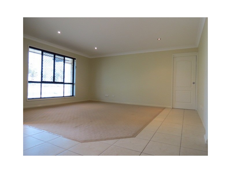 39 Park Avenue, Emerald QLD 4720