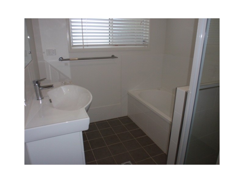 105 Roberts Street, Emerald QLD 4720