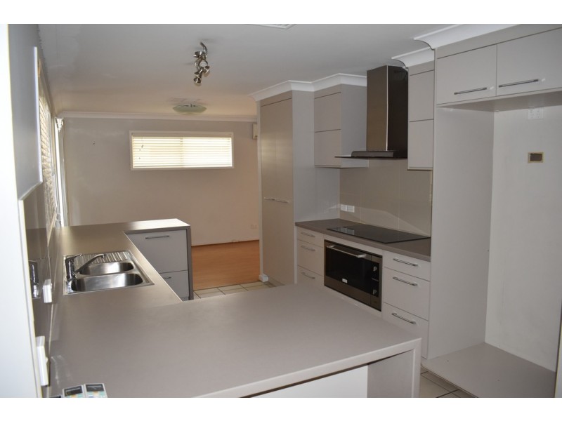 2 Cowan Crescent, Emerald QLD 4720