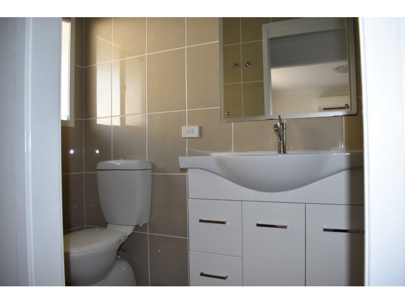 2 Cowan Crescent, Emerald QLD 4720