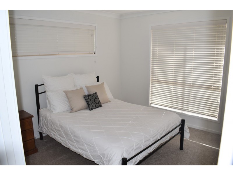 2 Cowan Crescent, Emerald QLD 4720