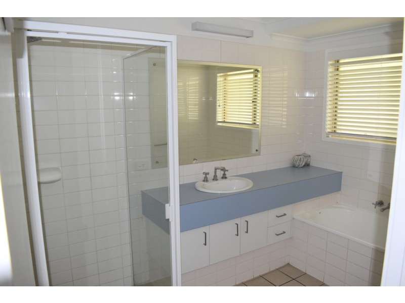 2 Cowan Crescent, Emerald QLD 4720