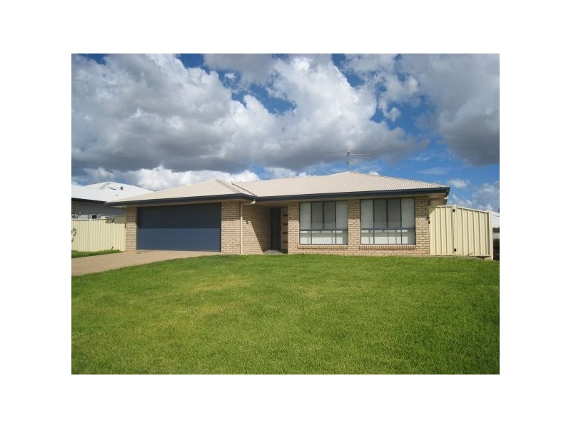 16 Saville Street, Emerald QLD 4720