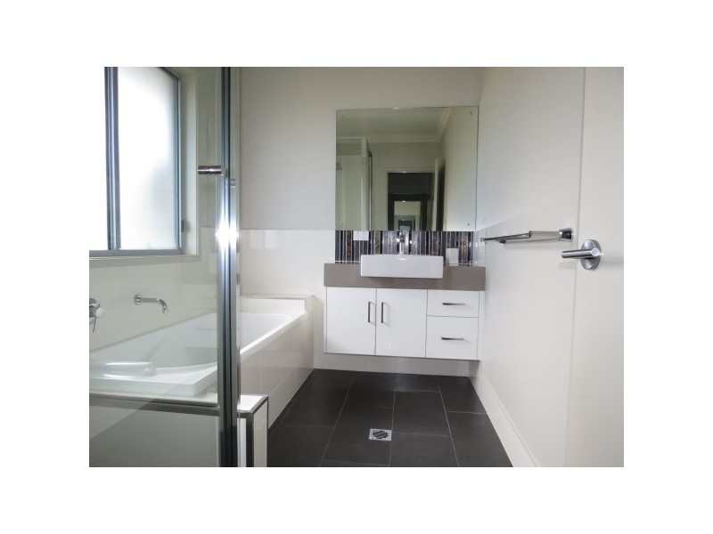 11 MORGAN PLACE, Emerald QLD 4720