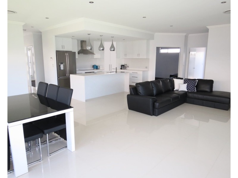 8 Sandown Street, Emerald QLD 4720