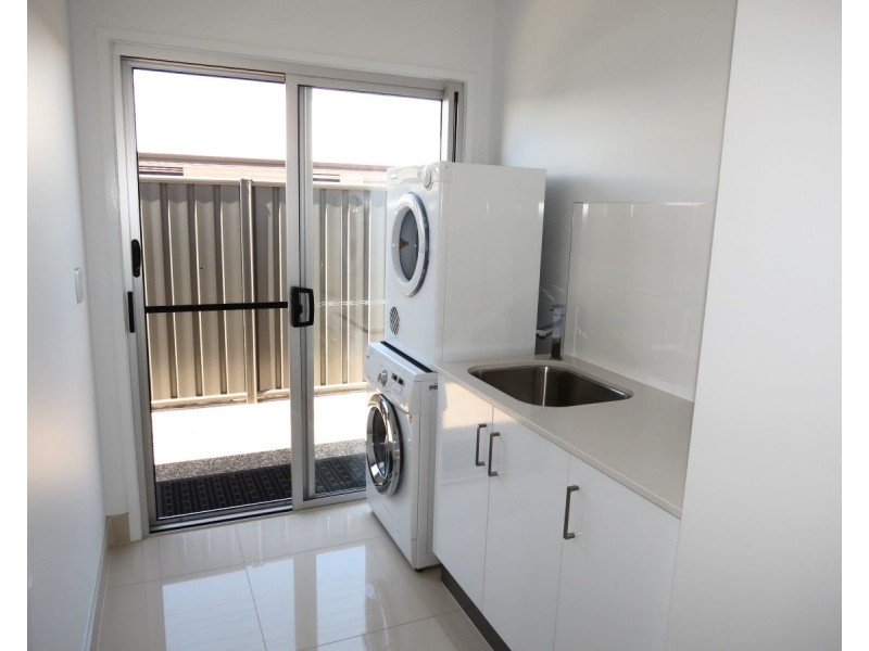 8 Sandown Street, Emerald QLD 4720