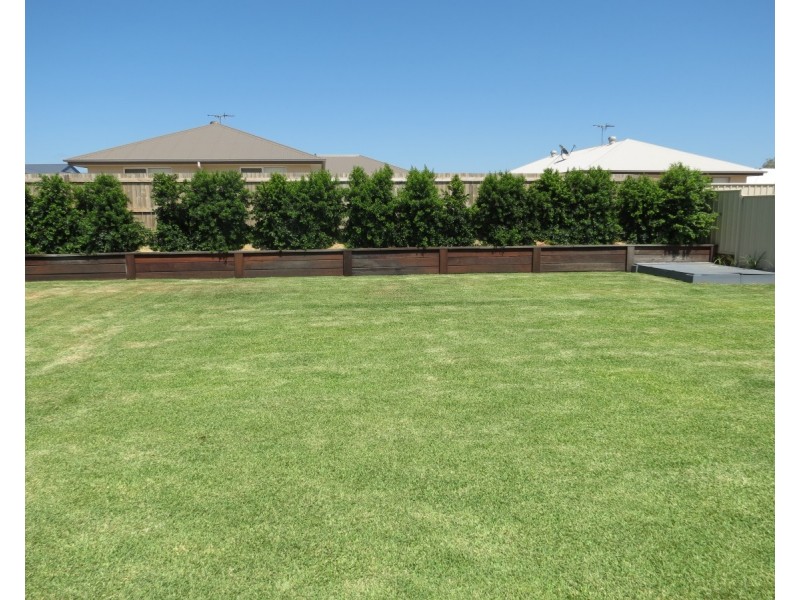 8 Sandown Street, Emerald QLD 4720