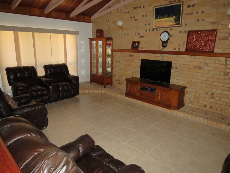 37 Slack Drive, Emerald QLD 4720