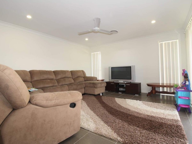 66 Canterbury Road, Emerald QLD 4720