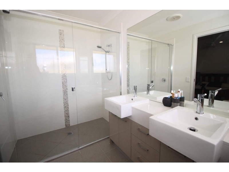 66 Canterbury Road, Emerald QLD 4720