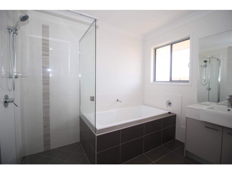 66 Canterbury Road, Emerald QLD 4720