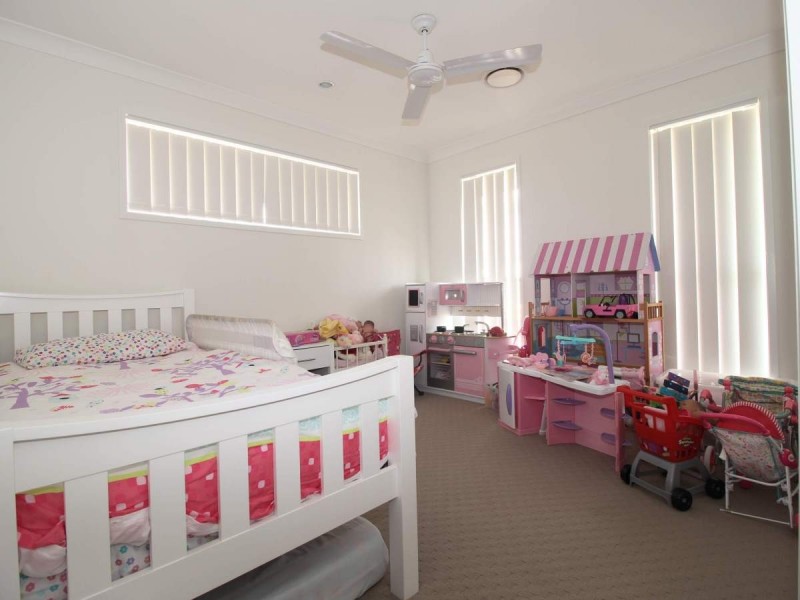 66 Canterbury Road, Emerald QLD 4720