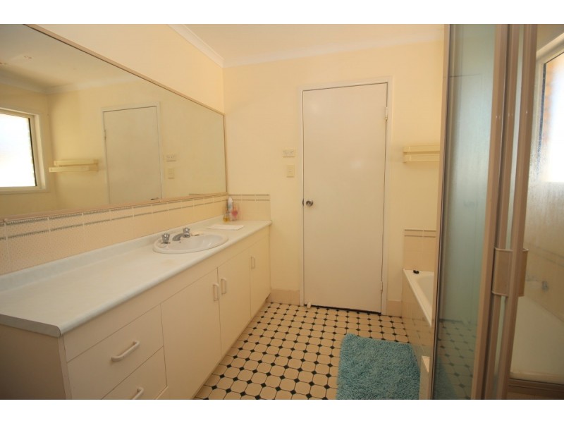 72 Gray Street, Emerald QLD 4720