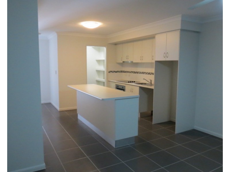 4/18 Theresa Street, Emerald QLD 4720