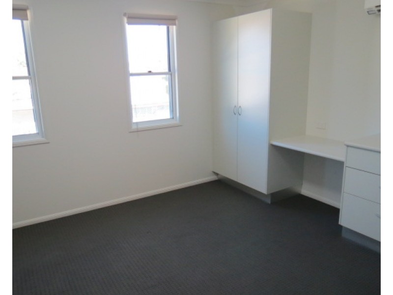 4/18 Theresa Street, Emerald QLD 4720