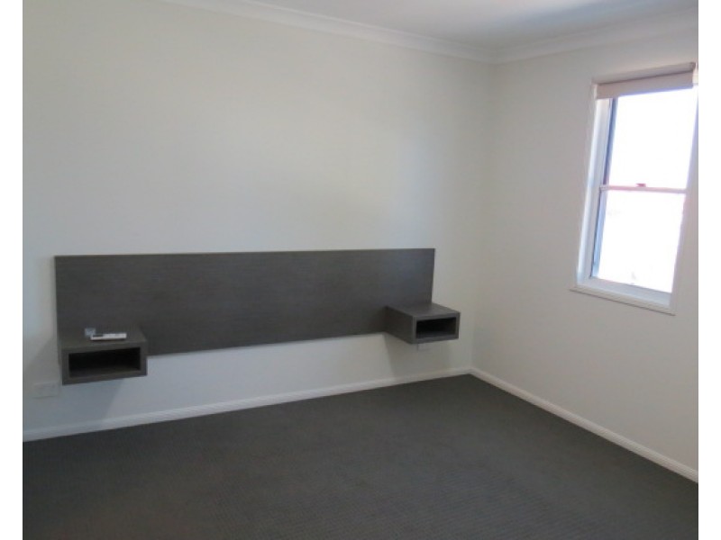 4/18 Theresa Street, Emerald QLD 4720