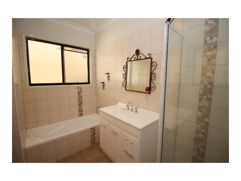 4 Kettle Street, Capella QLD 4723