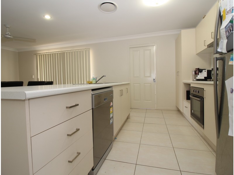 12 Ivers Place, Emerald QLD 4720