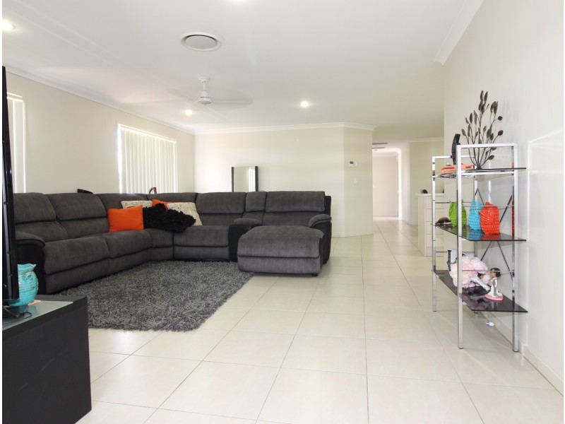 12 Ivers Place, Emerald QLD 4720