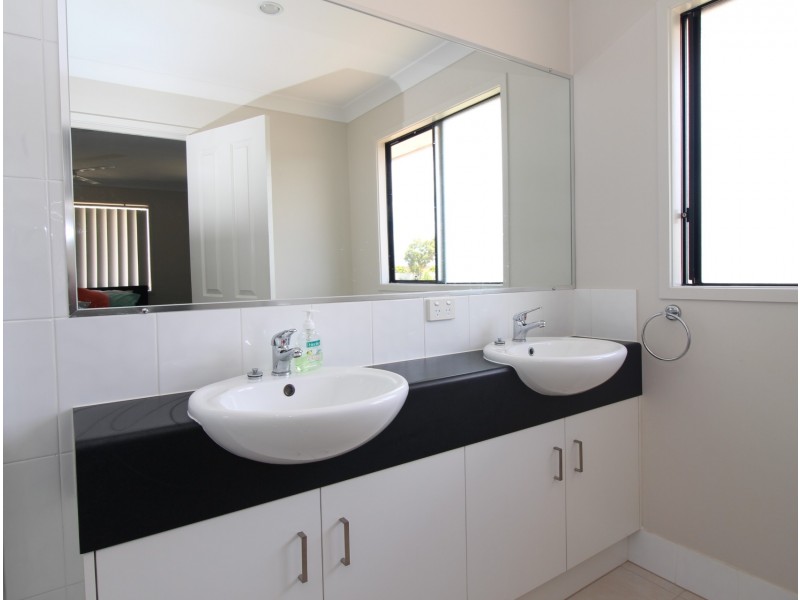 12 Ivers Place, Emerald QLD 4720