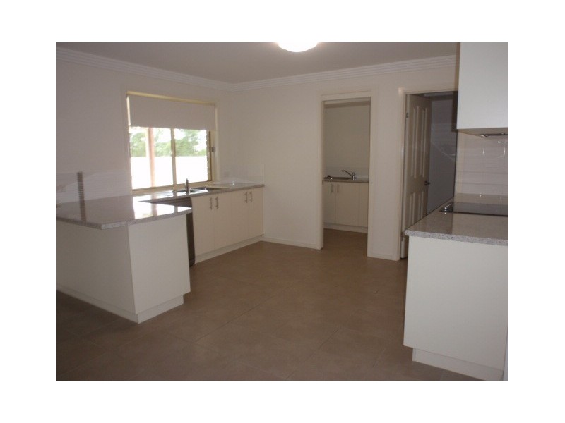 8 Berthun Street, Emerald QLD 4720