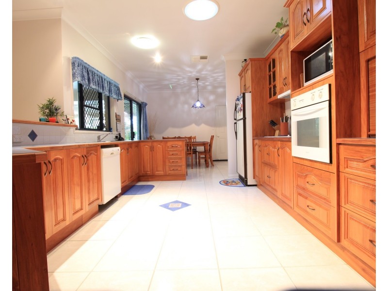 18 Forrest Lane, Emerald QLD 4720