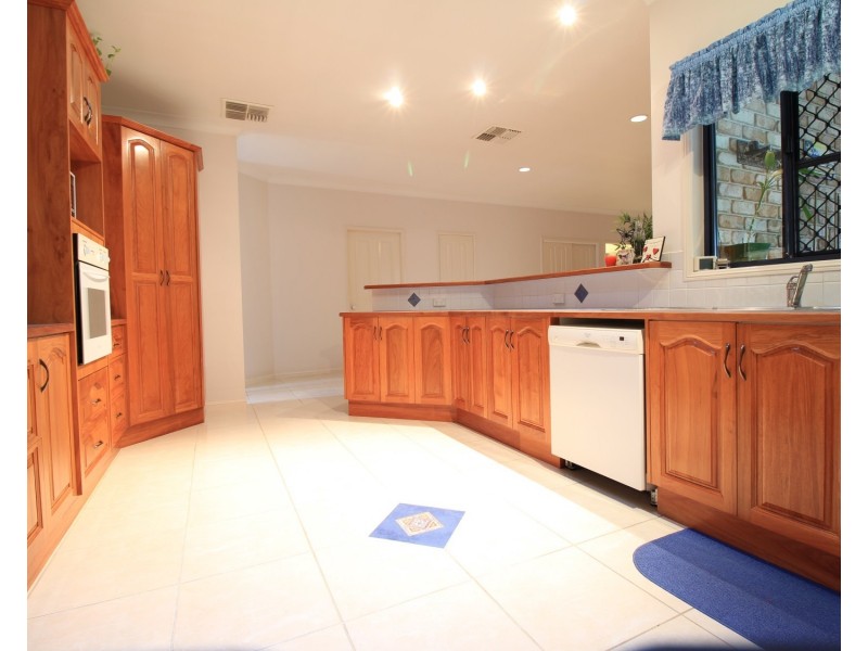 18 Forrest Lane, Emerald QLD 4720