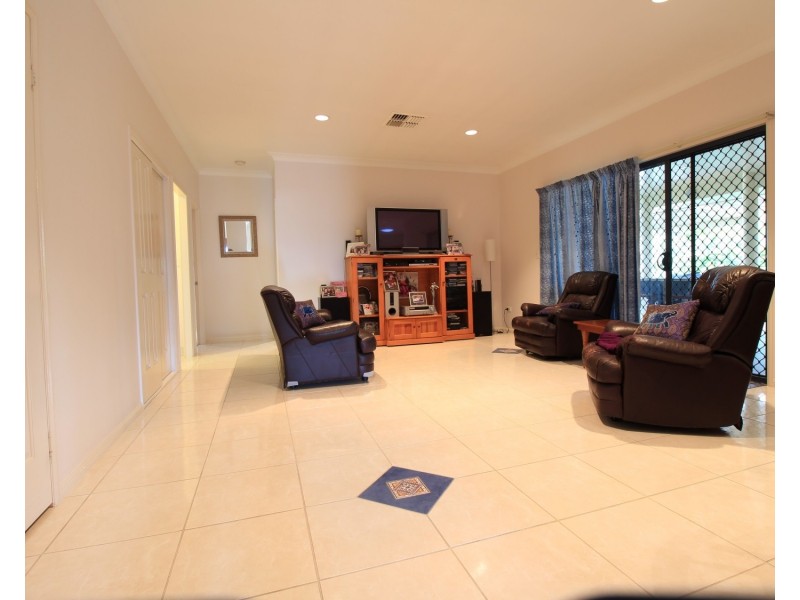 18 Forrest Lane, Emerald QLD 4720