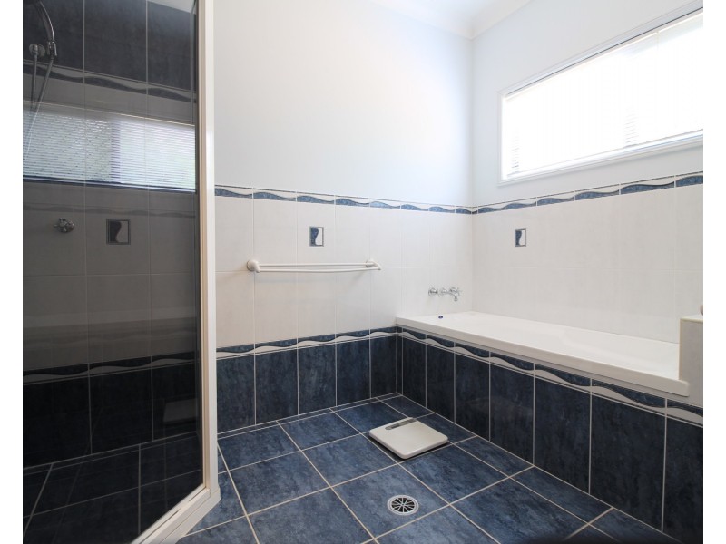 18 Forrest Lane, Emerald QLD 4720