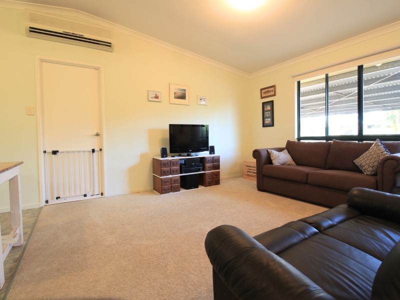 12 Cowan Crescent, Emerald QLD 4720