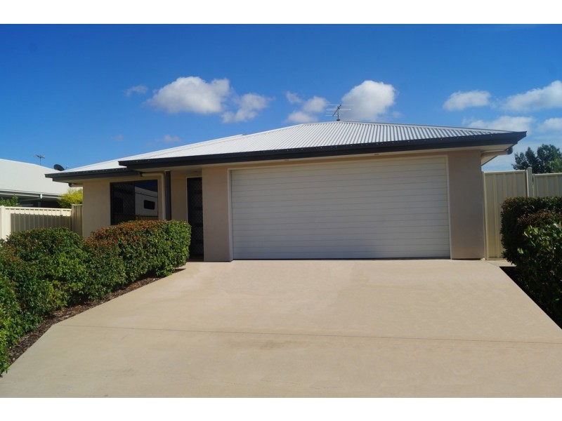 5 Easton Street, Emerald QLD 4720