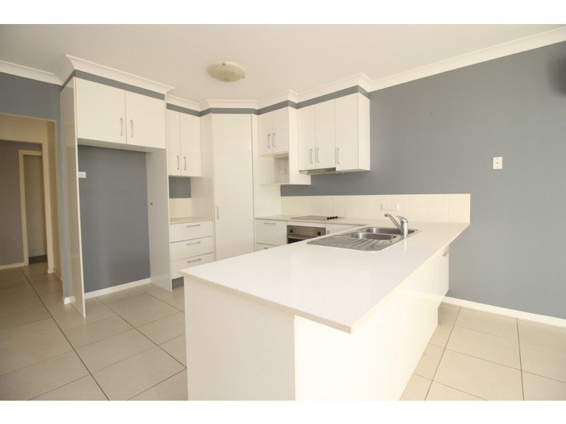 7 Glovar Street, Emerald QLD 4720