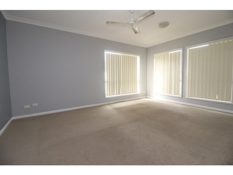 7 Glovar Street, Emerald QLD 4720