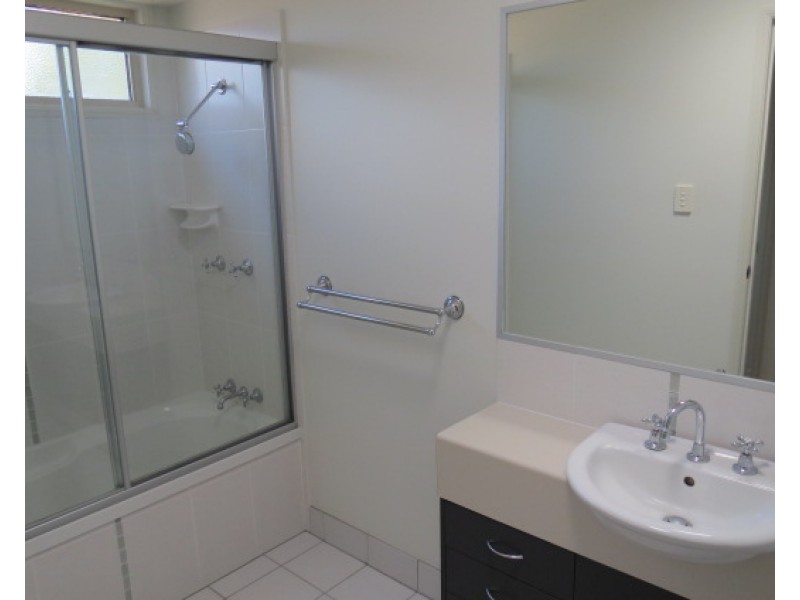 2/47 Gray Street, Emerald QLD 4720