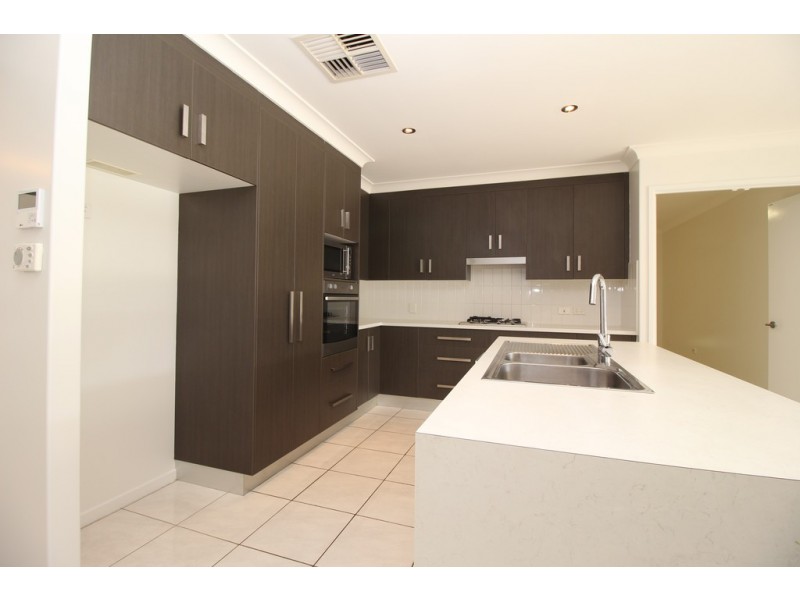 3 Charlton Street, Emerald QLD 4720