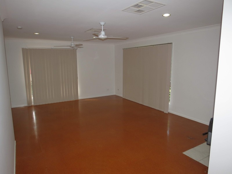 9 Smith Place, Emerald QLD 4720