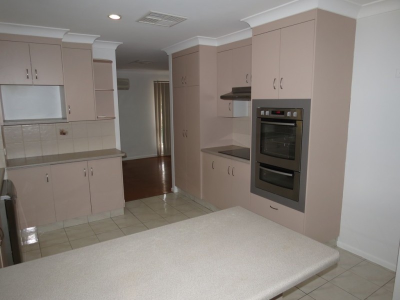 9 Smith Place, Emerald QLD 4720