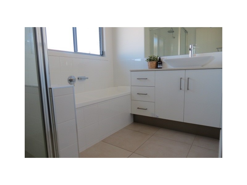 65 Canterbury Road, Emerald QLD 4720