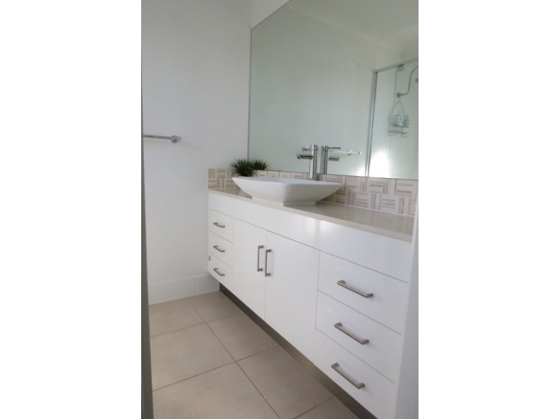 65 Canterbury Road, Emerald QLD 4720