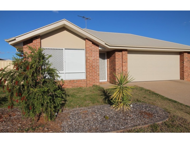 11 Lightening Street, Emerald QLD 4720