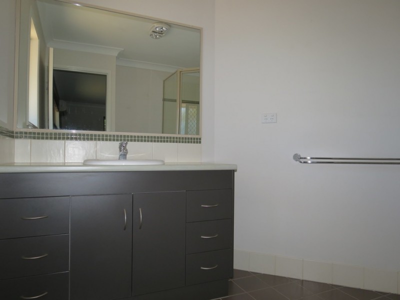 49 Loch Street, Emerald QLD 4720