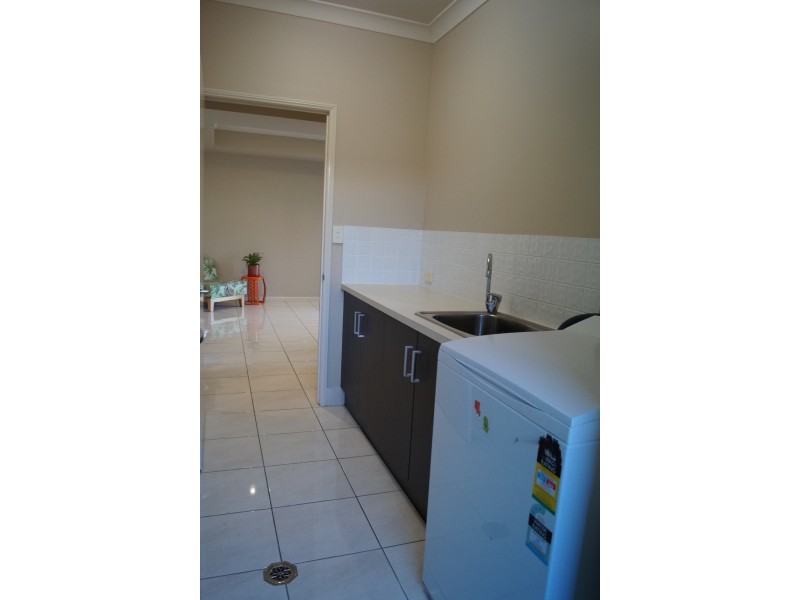 13A Mooney Cres, Emerald QLD 4720