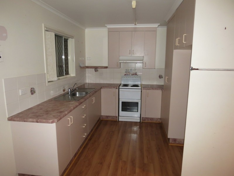 11 Jacqueline Drive, Emerald QLD 4720