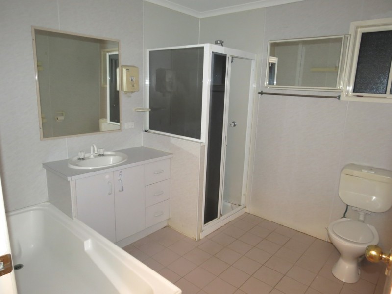 11 Jacqueline Drive, Emerald QLD 4720