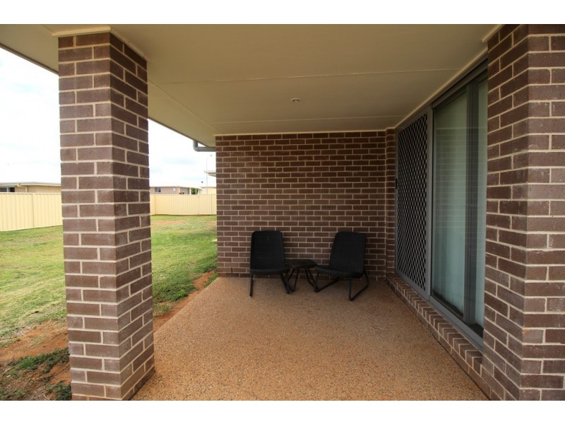 17 Scenic Drive, Emerald QLD 4720