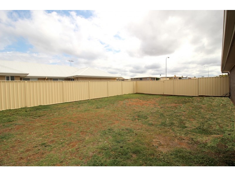 17 Scenic Drive, Emerald QLD 4720