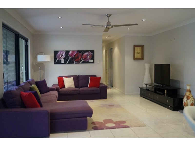 2 Vine Street, Emerald QLD 4720