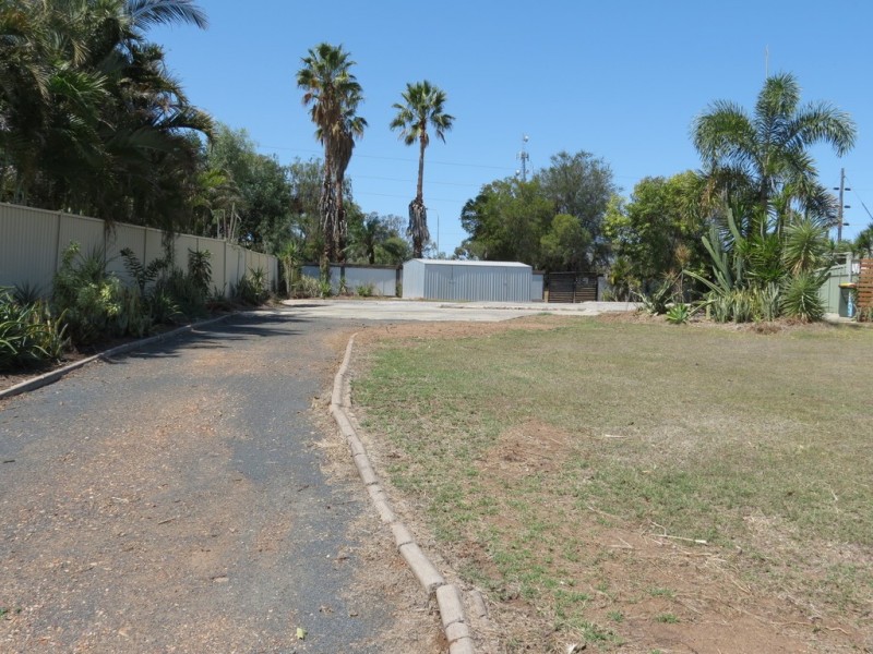 22 Cowan Crescent, Emerald QLD 4720