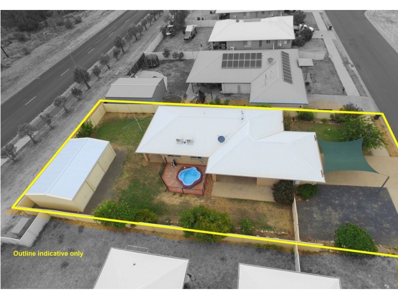 3 Lakeside Drive, Emerald QLD 4720